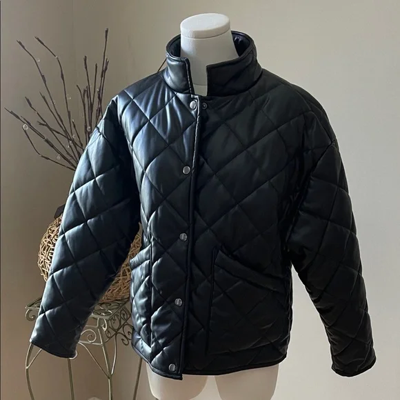 Z Supply quilted faux leather cropped jacket. Size M - Picture 10 of 10